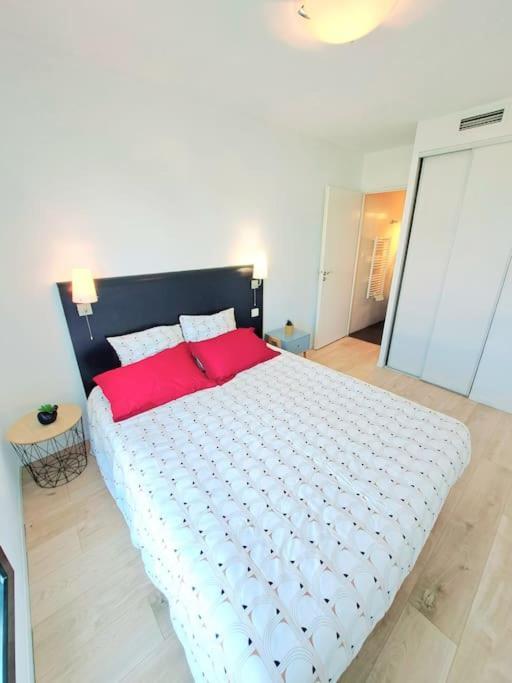 Le Valmy: Appartement Lumineux Au Pied Du Metro Lyon Exterior foto