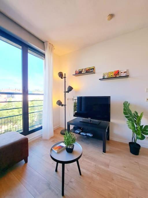 Le Valmy: Appartement Lumineux Au Pied Du Metro Lyon Exterior foto
