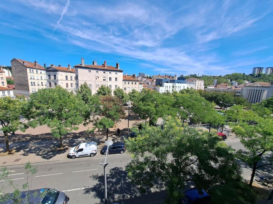 Le Valmy: Appartement Lumineux Au Pied Du Metro Lyon Exterior foto