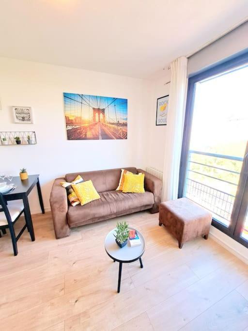 Le Valmy: Appartement Lumineux Au Pied Du Metro Lyon Exterior foto